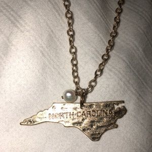 NC necklace with pearl